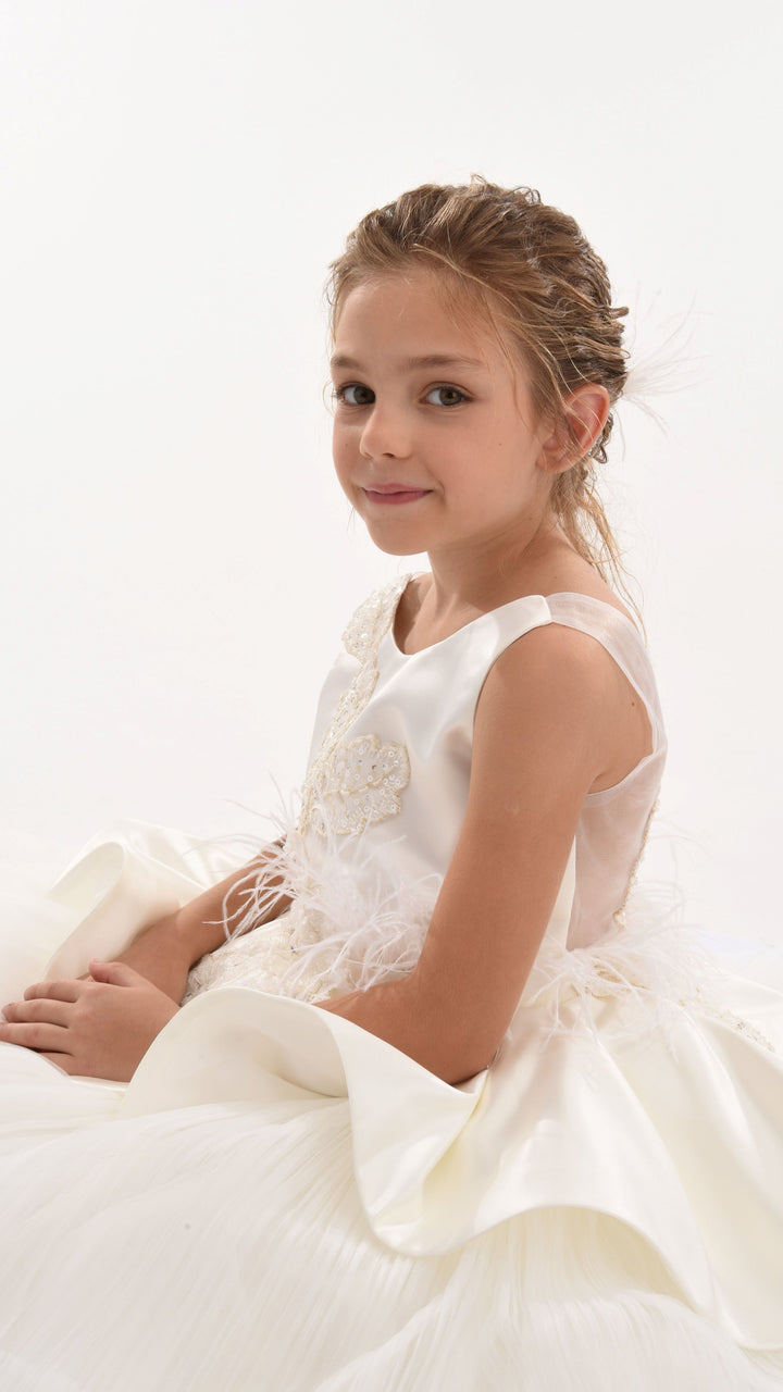 Girl wearing white dress featuring Tulleen dresses on kids atelier