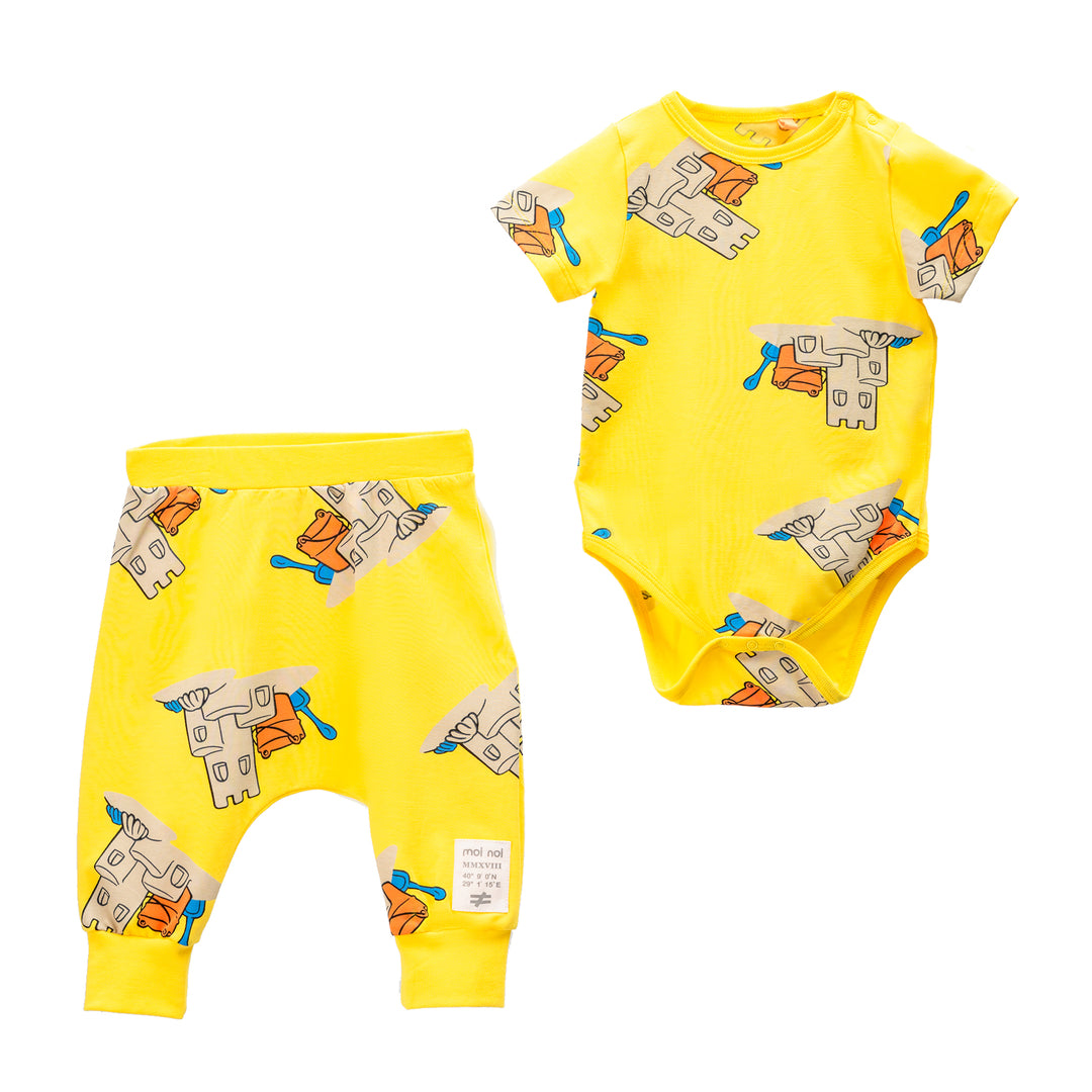 kids-atelier-moi-noi-gender-neutral-baby-girl-boy-yellow-sand-castle-graphic-babysuit-outfit-mn6018-yellow