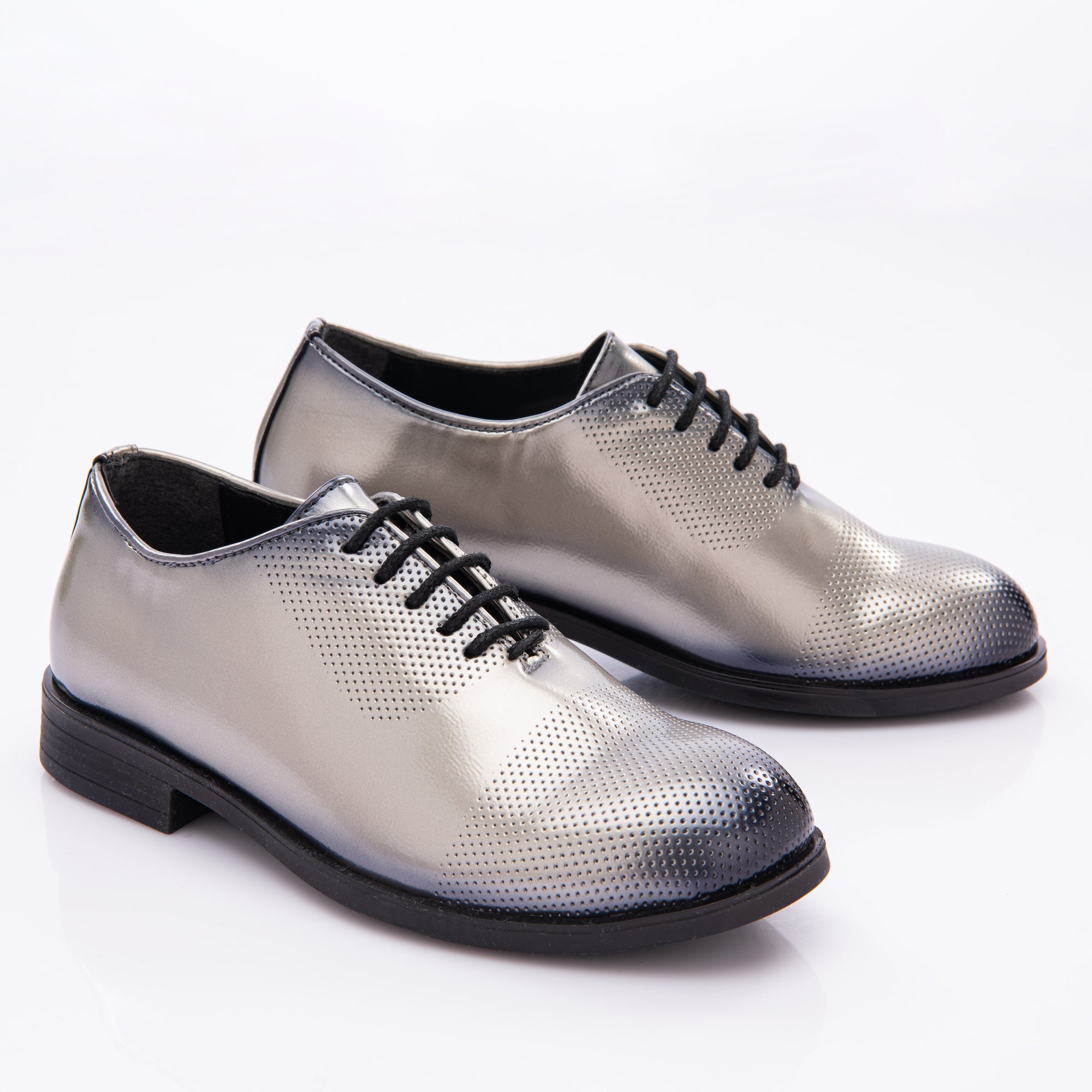 Platinum Closed Lace Dress Shoes 28 EU (10 Toddler US) / Silver by Kids Atelier Platinum Closed Lace Dress Shoes 28 EU (10 Toddler US) / Silver by Kids Atelier